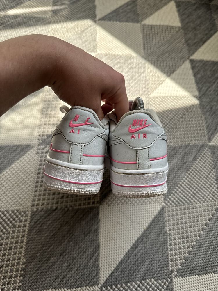 Оригінальні жіночі кросівки Nike Air Force 1