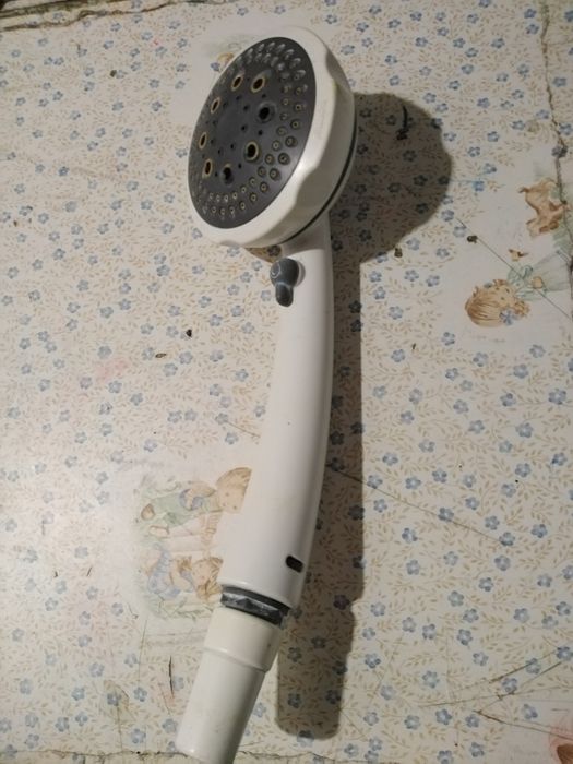 Vendo casa de banho para chuveiros bom estado