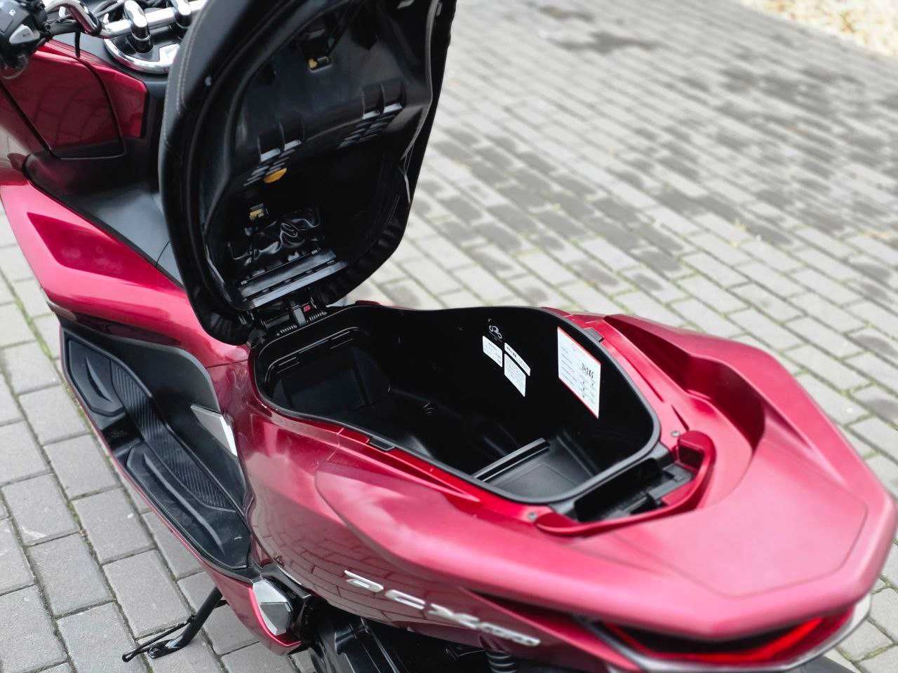 Скутер Honda PCX 150 KF30, З повним пакетом документів!