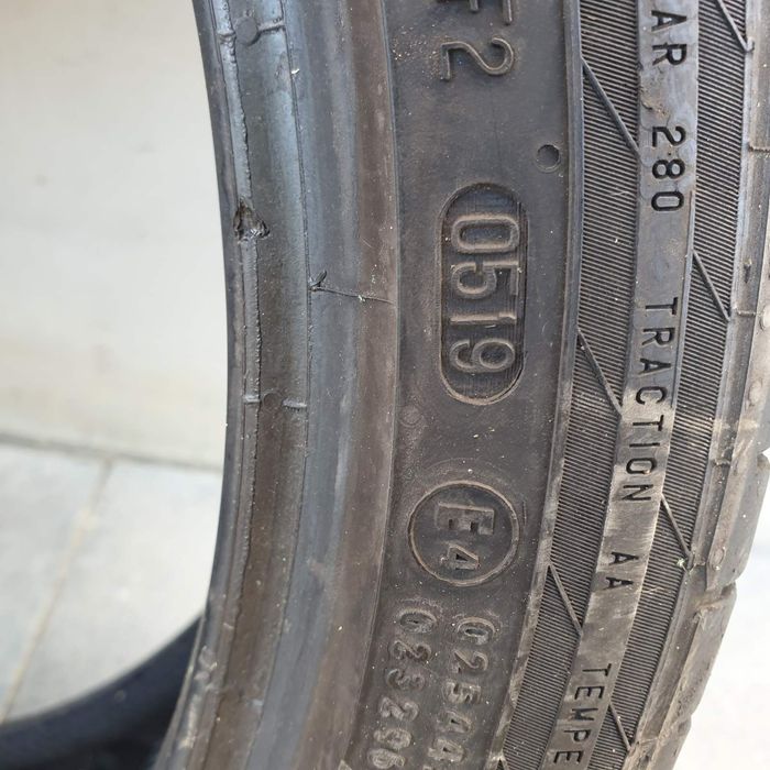 Продаю Шини  225/40/R18Y