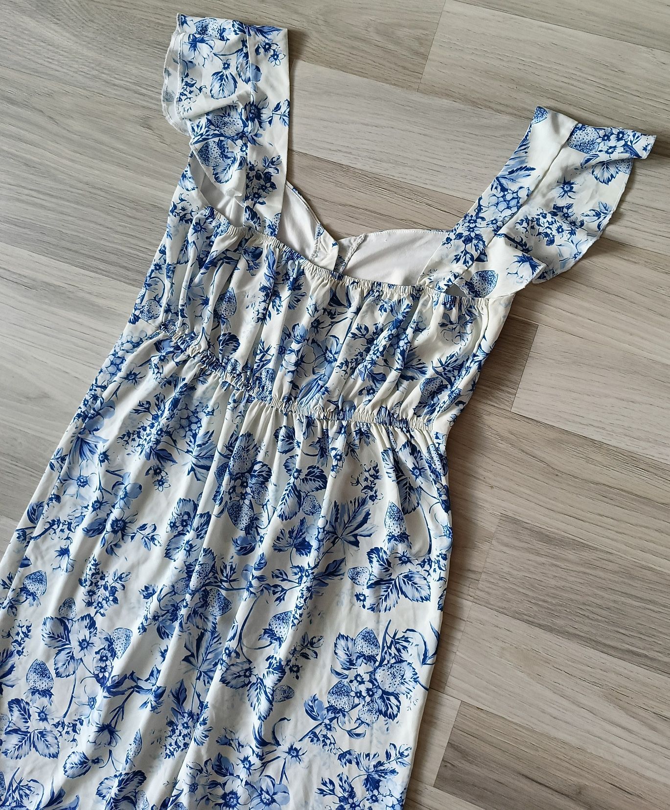 Dorothy Perkins letnia sukienka na ramiączkach biała w owoce kwiaty 40