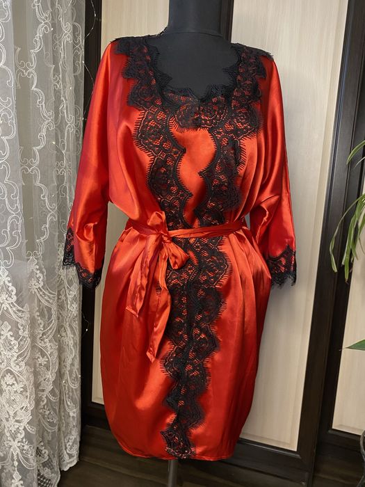 Продам жіночий домашній комплект трійку. Червоного кольору.