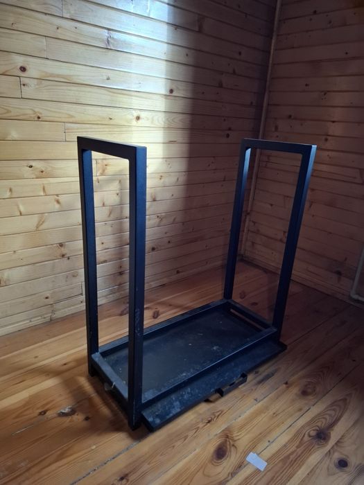 Stojak na drewno kominkowe