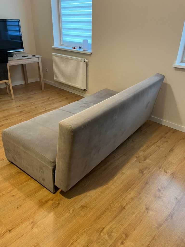 Rozkładana sofa z pojemnikiem na pościel – aksamit