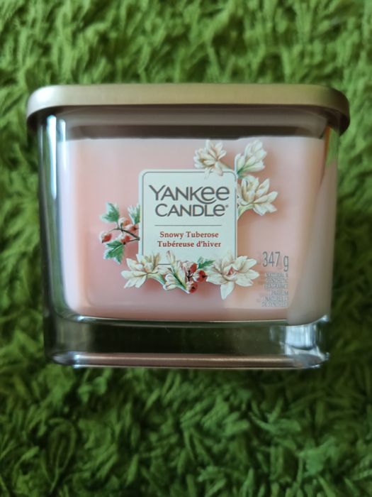 Yankee candle świeca sojowa Snowy Tuberose 347g średnia