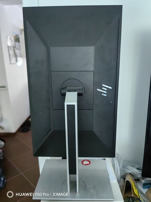 Monitor HP E24 G4 FHD uszkodzony ekran