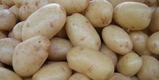Vende-se batatas vermelhas e brancas