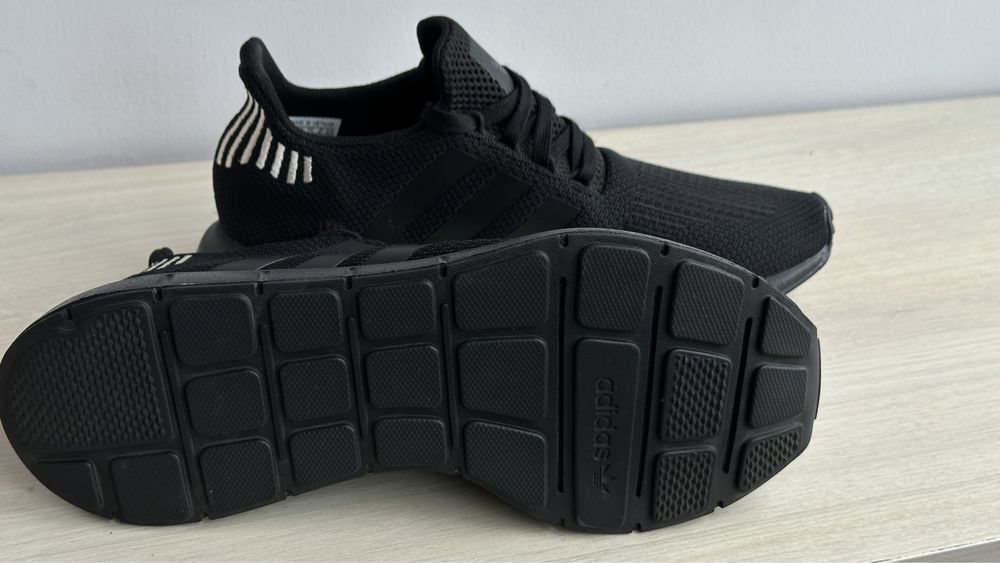 Кросівки Adidas originals swift run