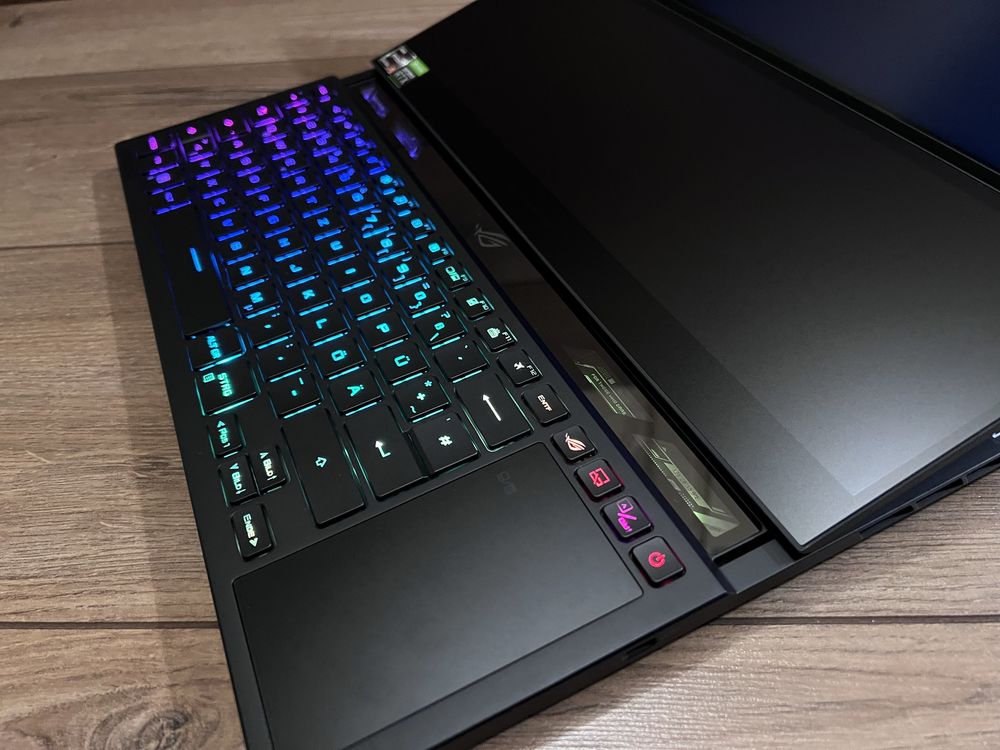 Asus Rog Zephyrus Duo 16 Gx650PY RTX 4090 Ryzen 9-7945hx QHD