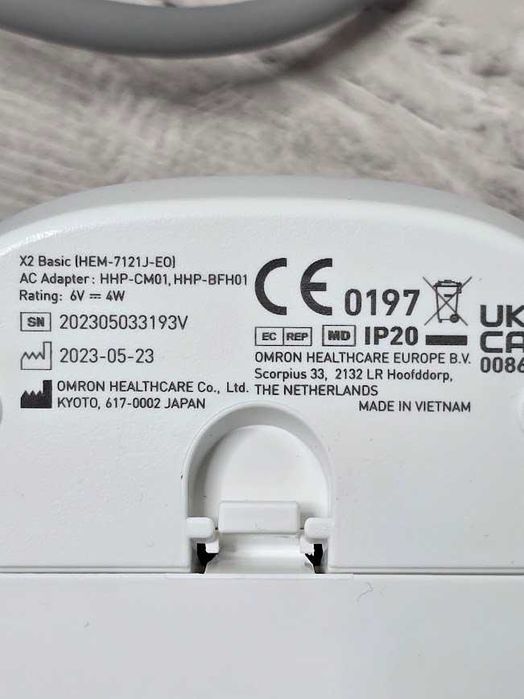 Ciśnieniomierz elektroniczny Omron X2 BASICS na ramię Mankiet 22-32cm