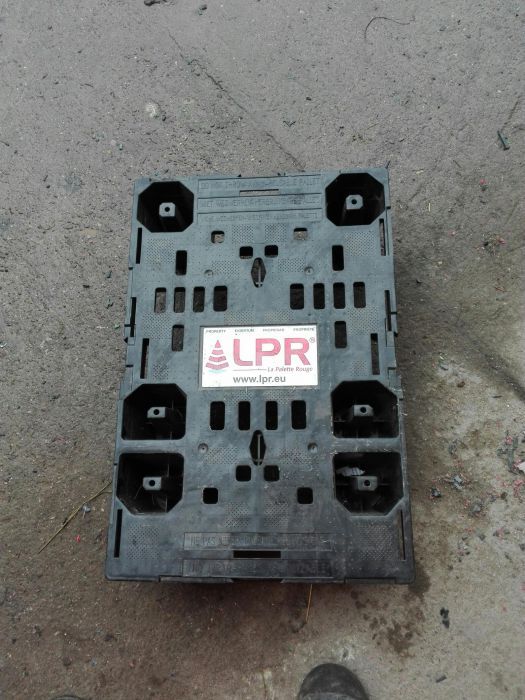 Palety plastikowe 40x60