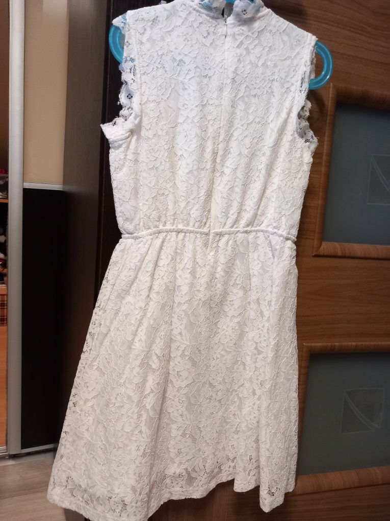 Biała sukienka 140