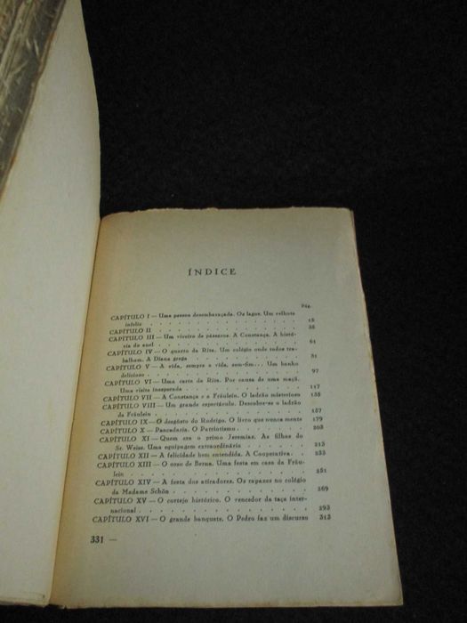 Livro Em Pleno Azul D. Virgínia de Castro e Almeida