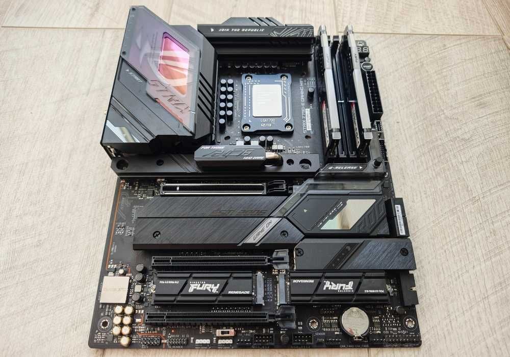 i9-13900KF Asus ROG STRIX Z790-E WIFI 32GB DDR5-6000 FURY Beast RGB