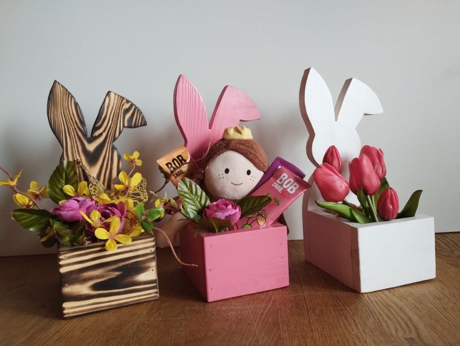 Zajączki króliczki dekoracje Wielkanoc ozdoby skrzyneczka upominek