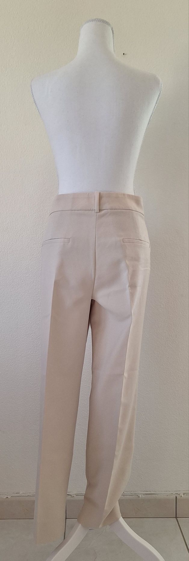 Calça bege (Zara)