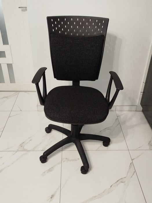 Офісне крісло Nowy Styl Stillo 10 GTP18,офисное кресло, комп'ютерне