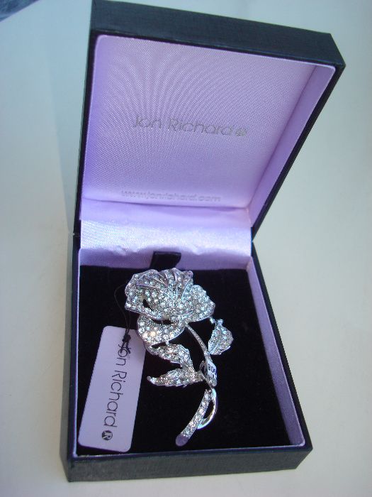 брошка коробка нова Jon Richard 6см 3D на подарунок