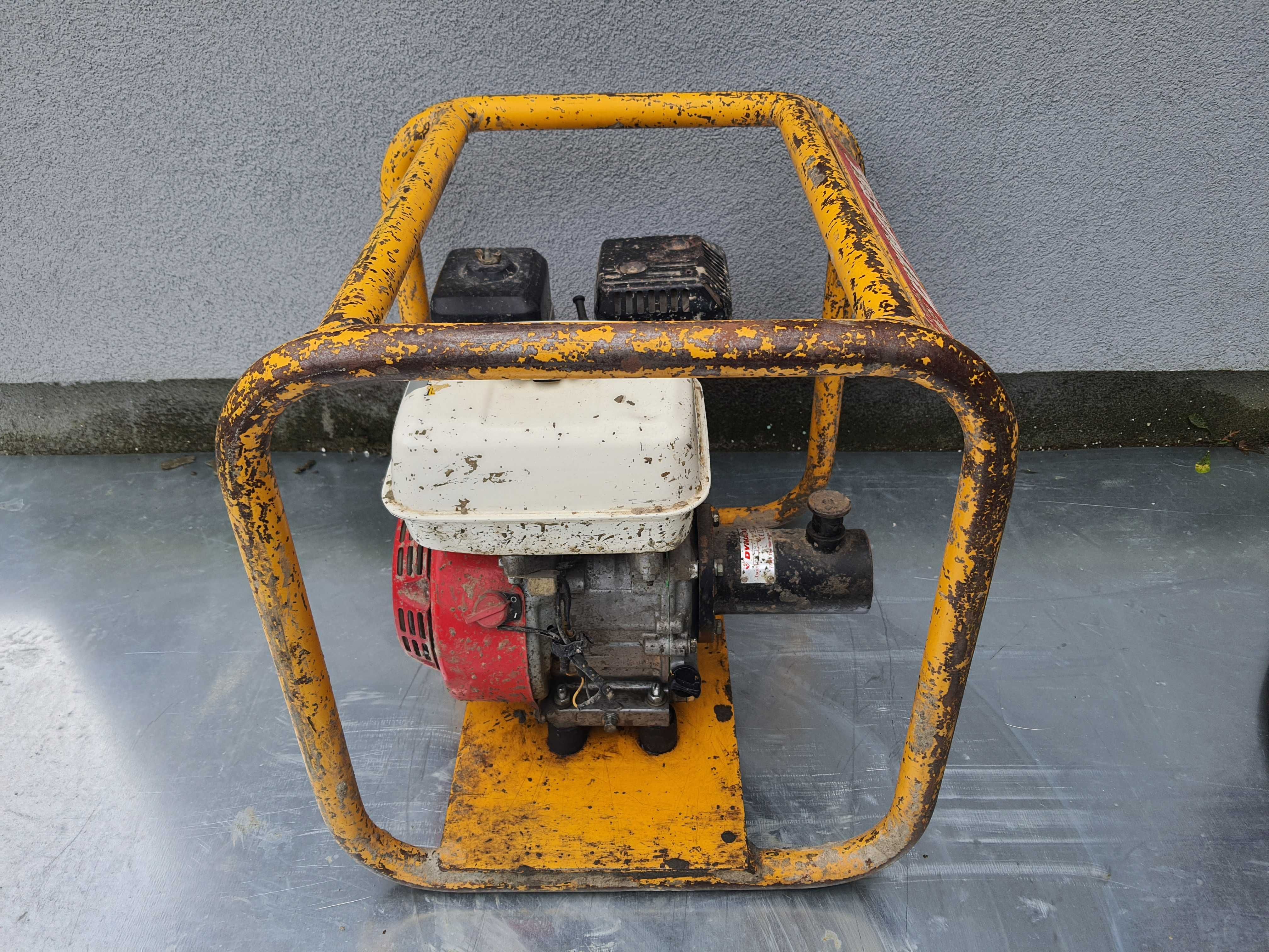 Wibrator spalinowy do betonu Dynapack