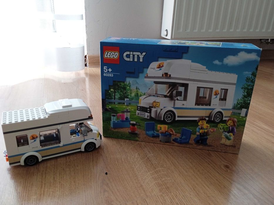 Klocki LEGO City 60283 Wakacyjny kamper