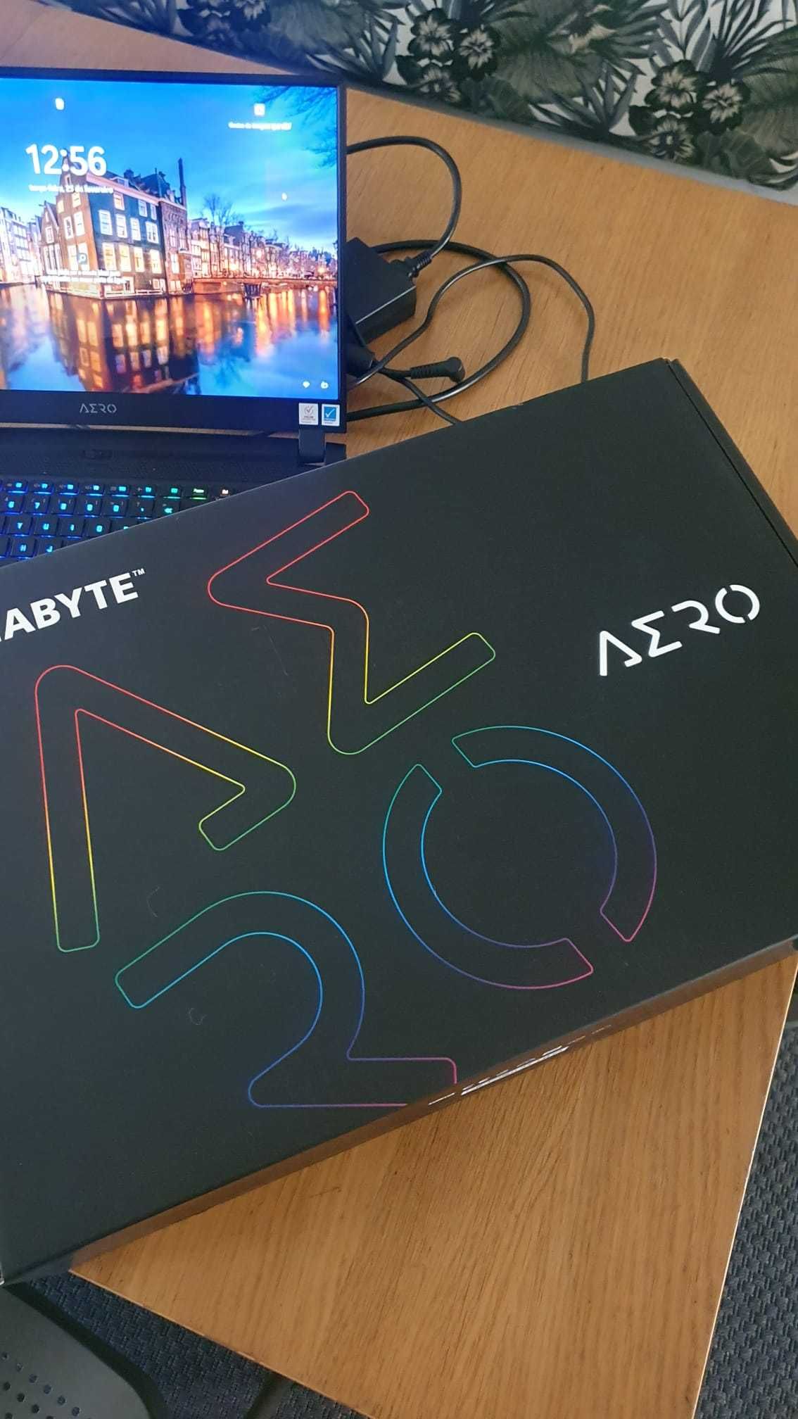 Computador portátil Gigabyte AERO 15 OLED