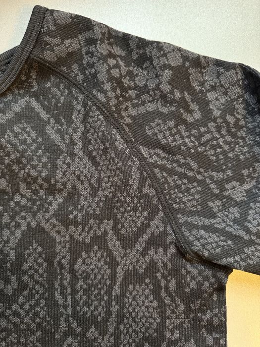 Кофта размер С (кроп топ)