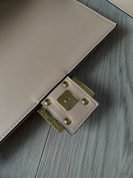 Сумка бежевая Fendi Baguette
