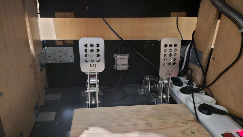 Simracing fanatec,heusinkveld, triple monitors, travao de mao