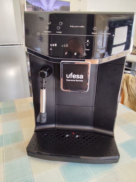 Máquina de café ufesa automática nova, com garantia de 2 anos