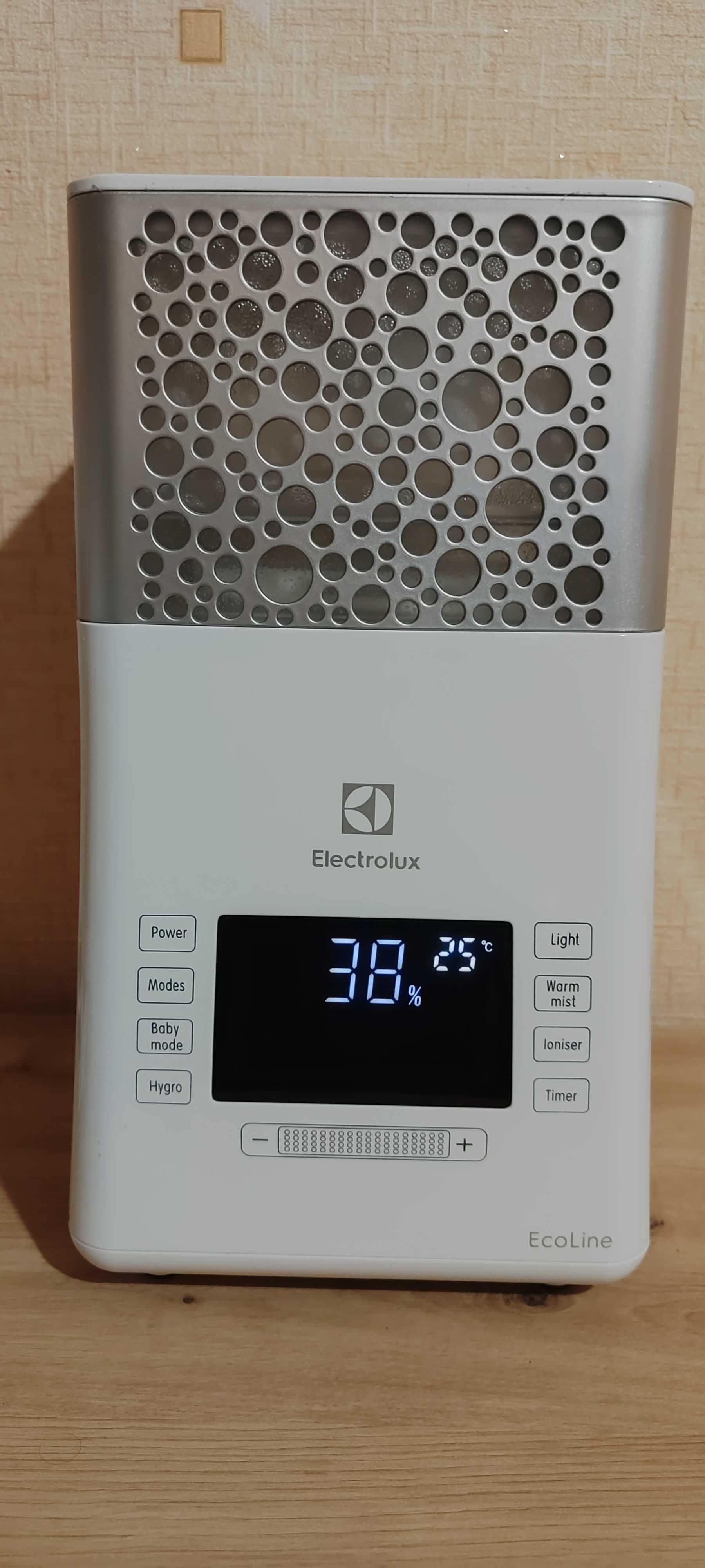 Зволожувач повітря Electrolux EHU-3715D