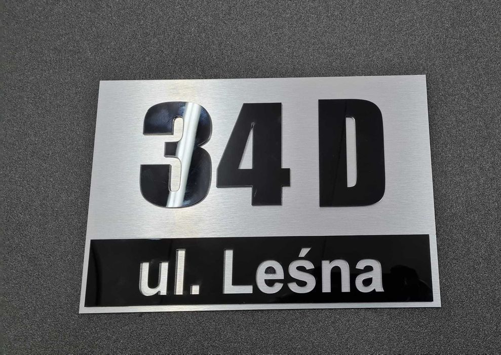 Tabliczka adresowa numer domu AluPlex3D aluminium + czarne szkło akryl
