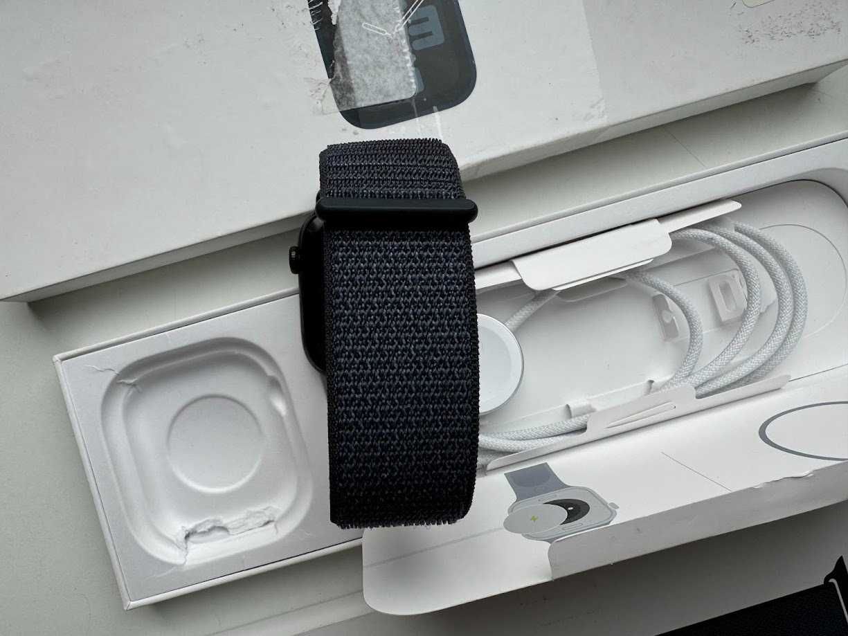 Apple Watch Series 10 46mm A2999 Jet Black Aluminium Sport Loop GPS
