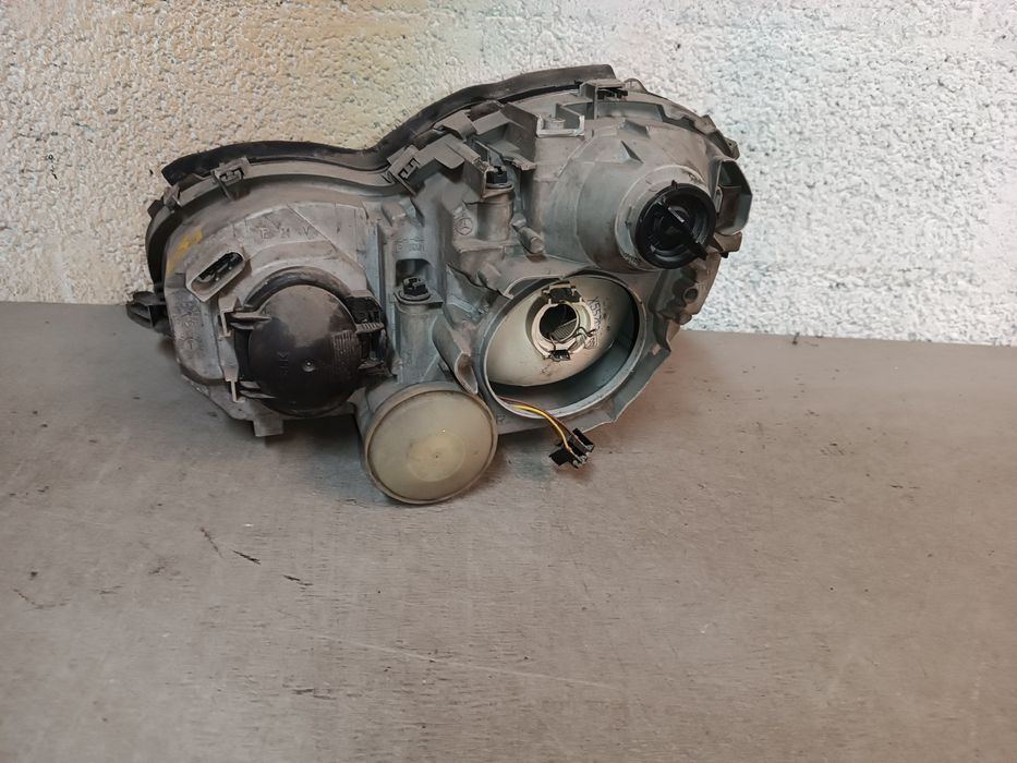 Vendo farol direito do Mercedes Benz W 203 ano 2002/07