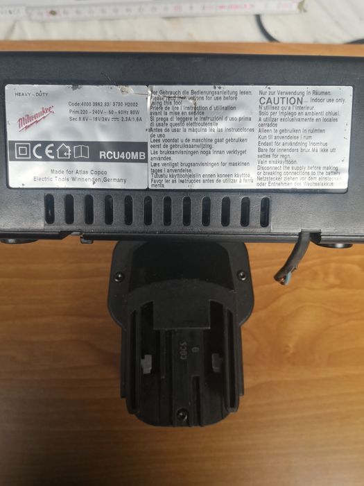 Ładowarka Milwaukee rcu 40 mb +bateria