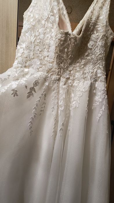 Śmietankowa suknia ślubna