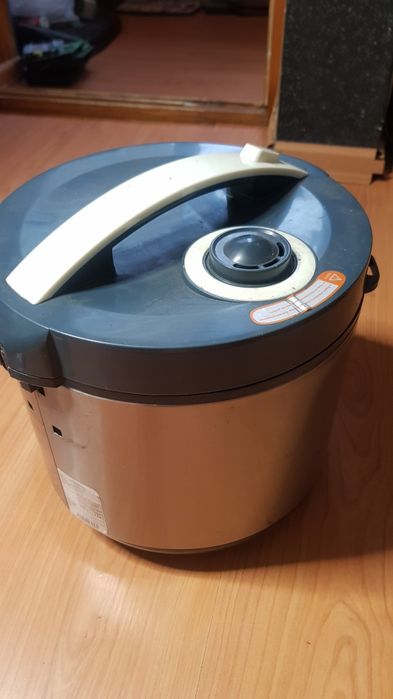 Мультиварка Elenberg MC5521B части корпуса.