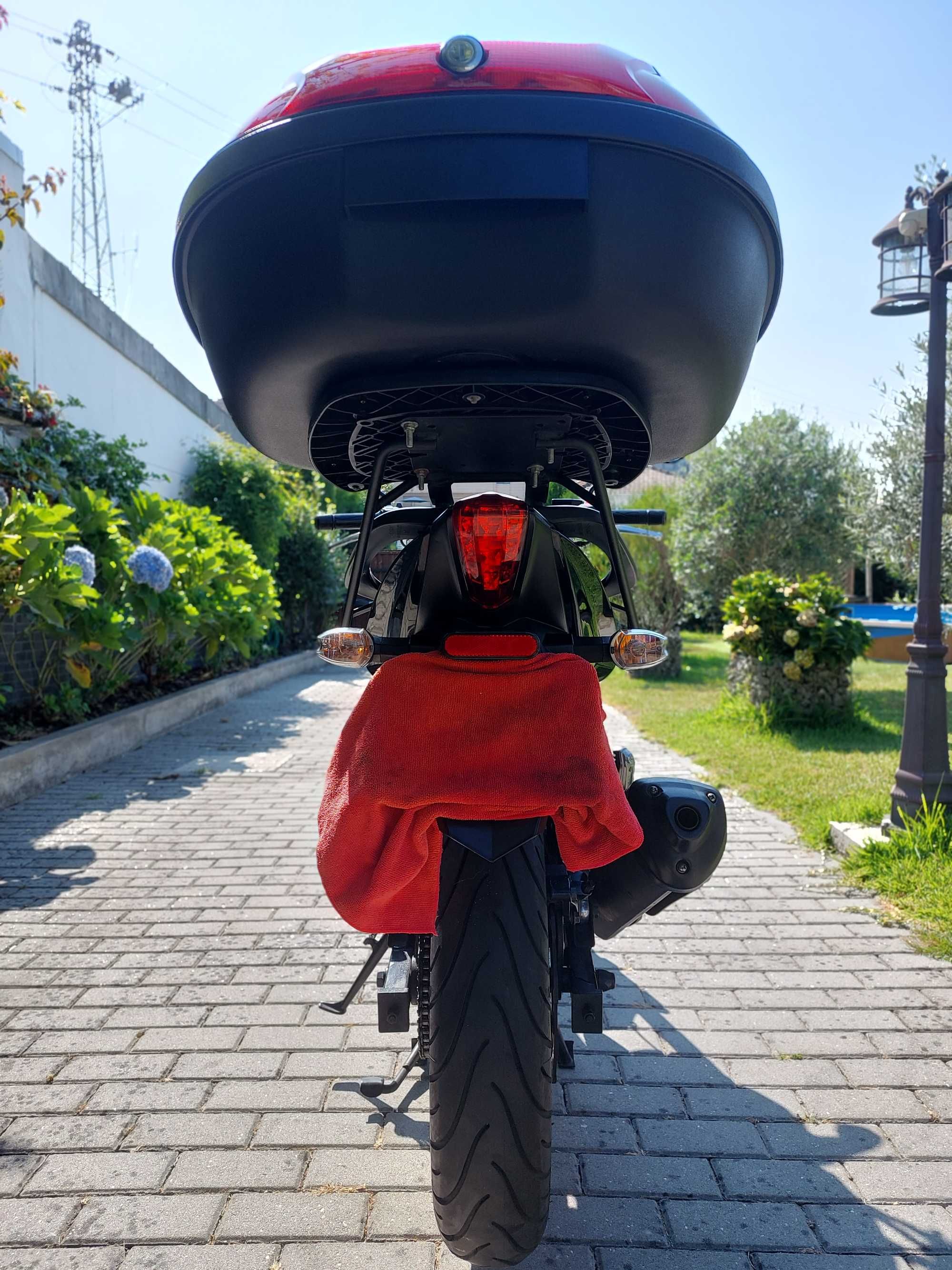 Keeway RKV 125 Preta (2012)