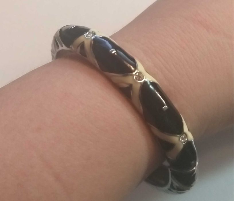 Bransoletka otwierana czarna, srebrno-biały wzór + cyrkonie