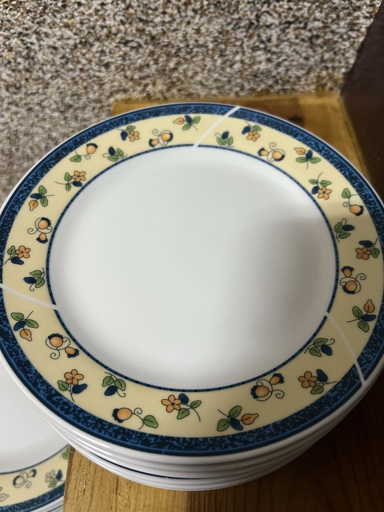 Pratos de cozinha mais saladeira