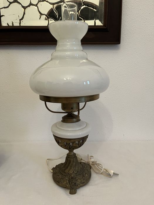 Candeeiro com cerca de 50 anos