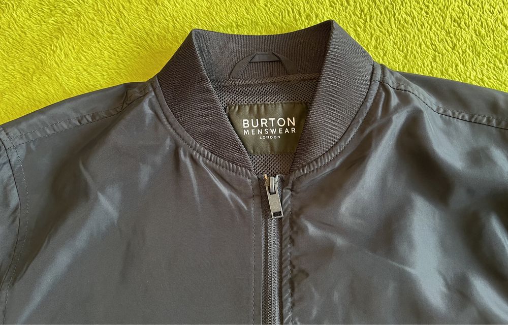 Burton. Бомбер. Куртка. Ветровка.