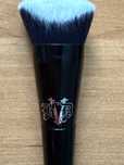 Sprzedam pędzel KVD Beauty pędzel do płynnego podkładu.