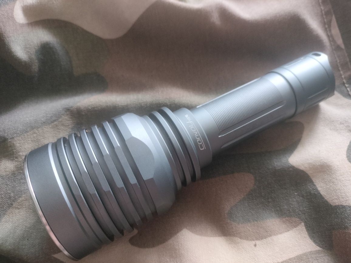 Latarka taktyczna Convoy M21C 8000LM LHP 73B zestaw z ogniwem i etui