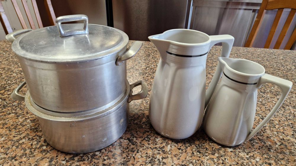 tachos, travessas, jarros, pratos