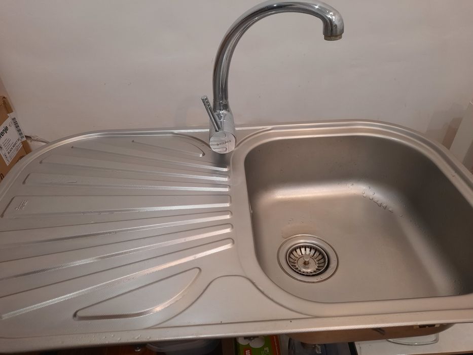 Продам кухонну мийку (нержавіюча сталь) та змішувач PYRAMIS TEMPO