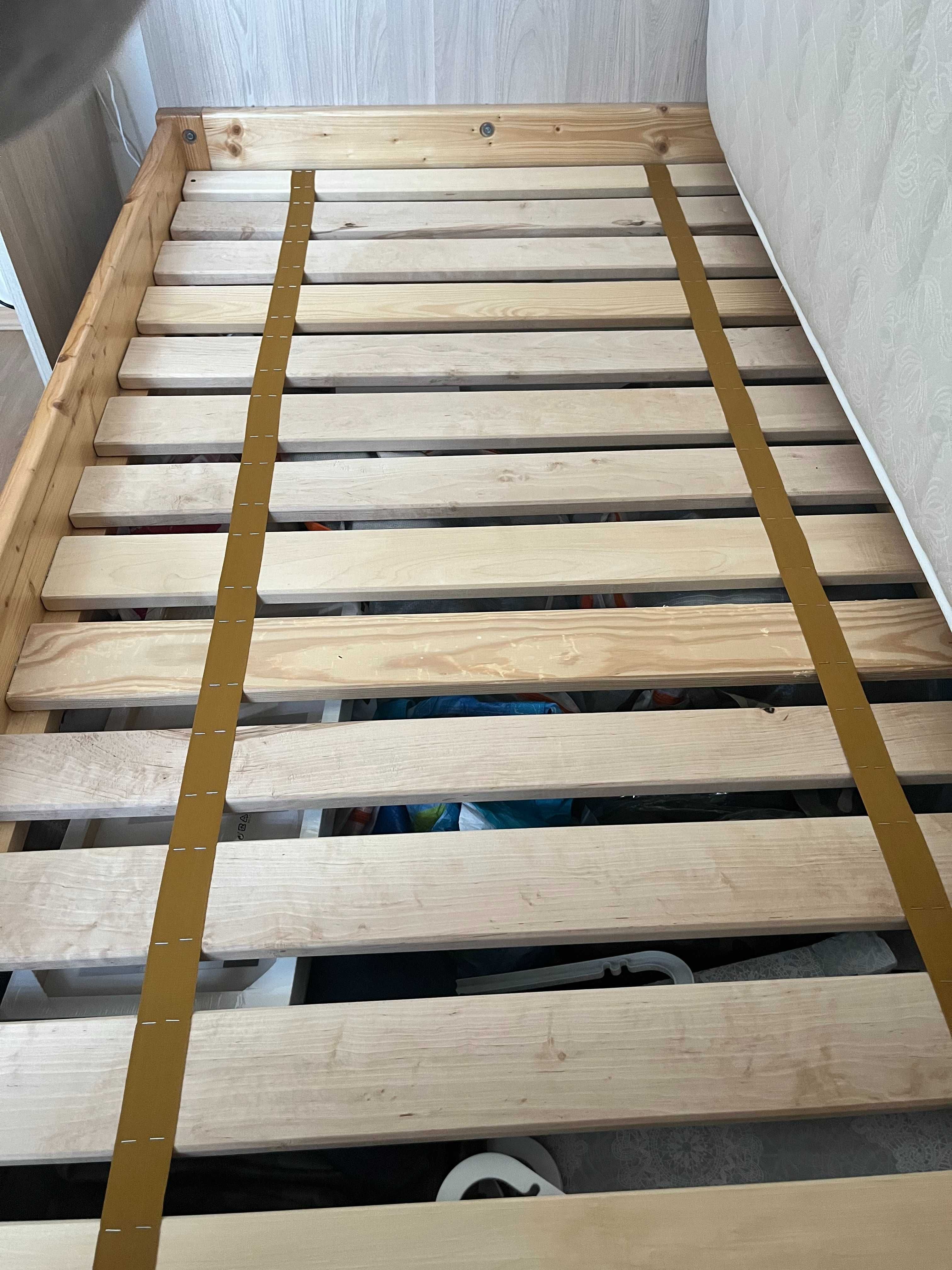 Solidne drewniane łóżko 110x210 z materacem