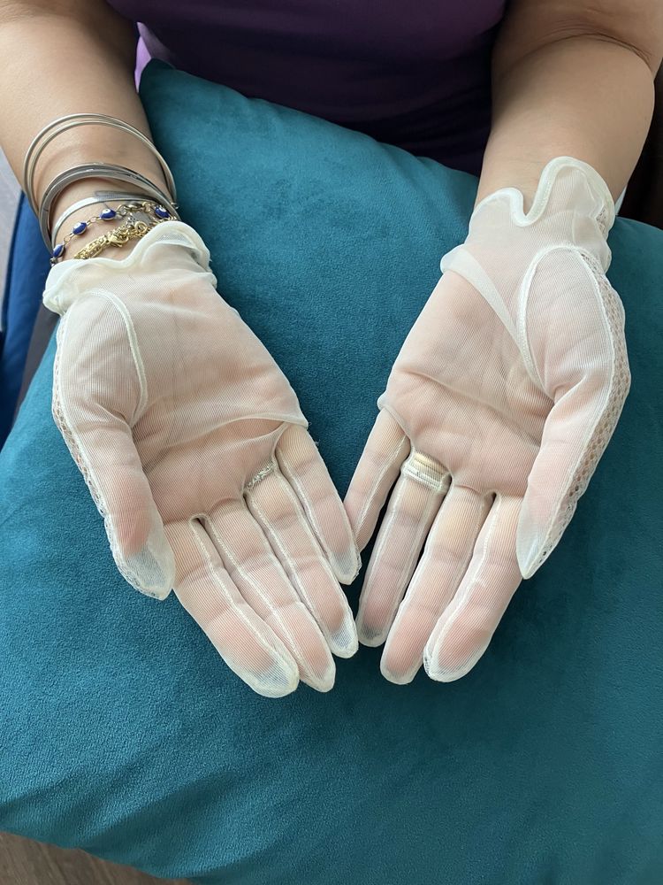 Luvas em renda de seda