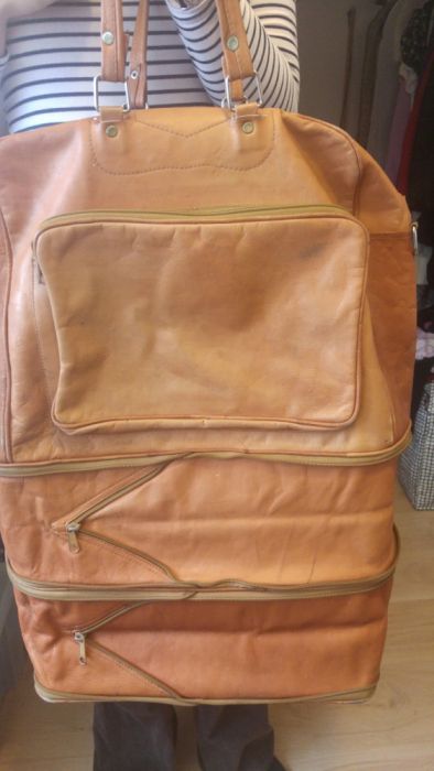 Unikatowa piękna skórzana torba/walizka na kółkach