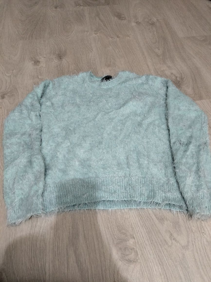 Swetr niebieski futerkowy