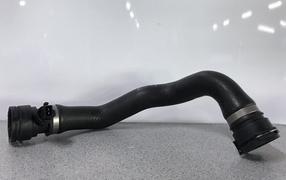 Нижний патрубок радиатора BMW Е46 М43 1.9 і Нижній  радіатора БМВ